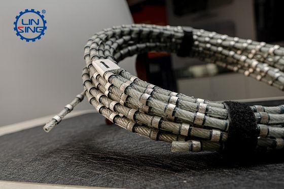 Piedra de corte de diamantes de alambre de sierra con 11,0 mm de diámetro de cuentas y 37pcs de cuentas por metro