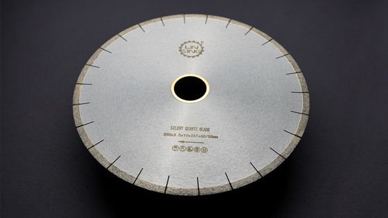 Cuchilla de sierra de diamante para la máquina de corte y bordado de cuarcita Cuchilla soldada de segmento de 350 mm
