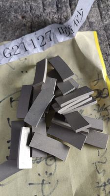 Segmento de diamante en forma de ARC para herramienta de hoja de sierra de 600 mm en Indonesia Corte de andesita