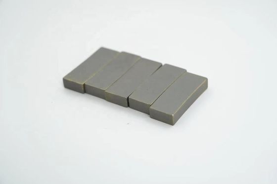 Segmento de diamante en forma de ARC para herramienta de hoja de sierra de 600 mm en Indonesia Corte de andesita