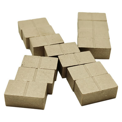 24*10*10 Segmentos de diamantes de sándwich Cuchilla circular para el corte de travertino beige de 1700 mm