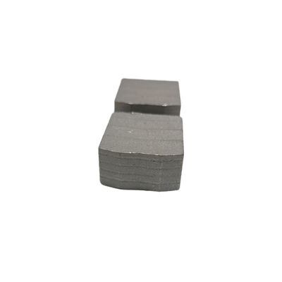 Segmento de diamante caliente para granito blando con estrecho espacio de corte y reducción de desechos de piedra