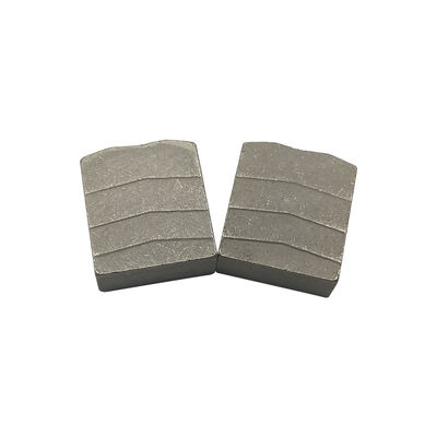 Segmento de diamante caliente para granito blando con estrecho espacio de corte y reducción de desechos de piedra