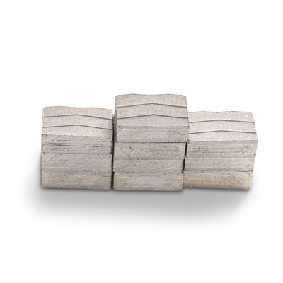 Segmento de diamante de granito duradero de forma M de 24*7,6/8,4*15 mm para cuchilla multi-cortadora de 6,5 mm