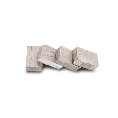 Segmento de diamante de granito duradero de forma M de 24*7,6/8,4*15 mm para cuchilla multi-cortadora de 6,5 mm