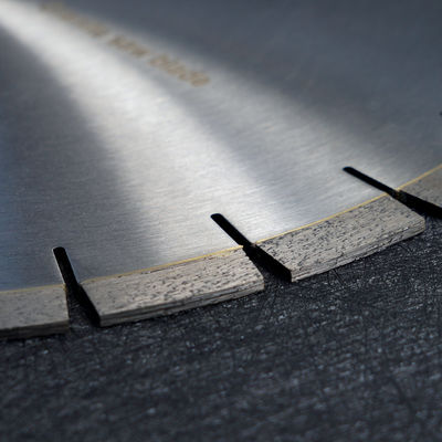 Soldadura de alta frecuencia de 350 mm Lamina de sierra de diamante para cortar granito en la máquina de sierra de puente