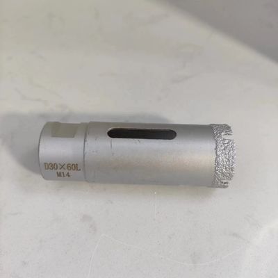 35 mm M14 Diamante para perforación en seco Porcelana de Dekton segmentada sobre base de acero negro