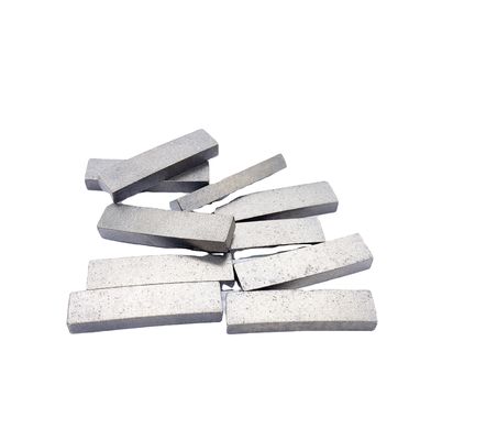 Segmentos de cuchillas de sierra sinterizadas de diamante para máquinas de soldadura de piedra soporte personalizado ODM