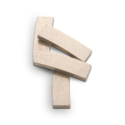 Tecnología de sinterización Segmento de diamante súper afilado para cortar granito Estilo de forma de ventilador