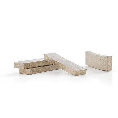 Tecnología de sinterización Segmento de diamante súper afilado para cortar granito Estilo de forma de ventilador