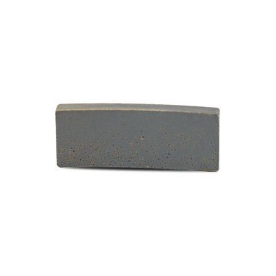 Segmento de diamante sinterizado para el corte de piedra de lava indonesia con alta frecuencia