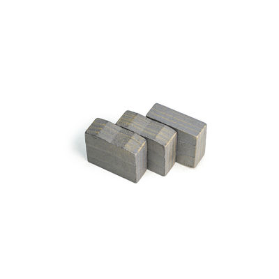 Segmentos de diamantes de polvo metálico para herramientas de corte de piedra sinterizada de alto costo y alto rendimiento