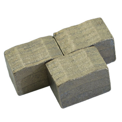 OEM soportado Segmentos de diamantes de cuchillas triples para el corte de piedras mineras 22*15.6/16.4*15mm