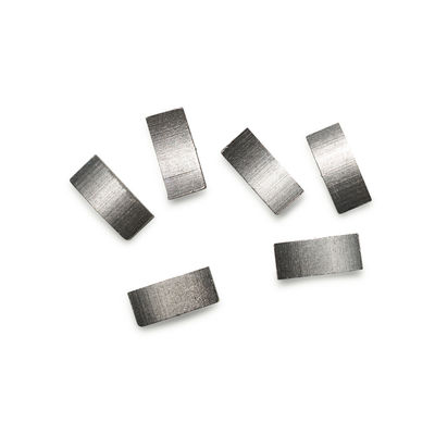 Segmentos de diamantes de larga duración con forma de segmento de capa para la construcción de brocas centrales