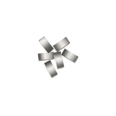 Segmentos de diamantes de larga duración con forma de segmento de capa para la construcción de brocas centrales