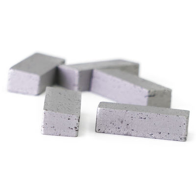 20*4.8/5.4*8mm Segmento de sierra de banda de polvo de metal de diamante para cortar piedra de granito dura media