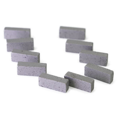 20*4.8/5.4*8mm Segmento de sierra de banda de polvo de metal de diamante para cortar piedra de granito dura media