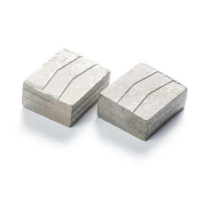 Máquina de prensado en frío de polvo de metal de segmento de diamante para corte en húmedo de D2000 2500 mm en Indonesia